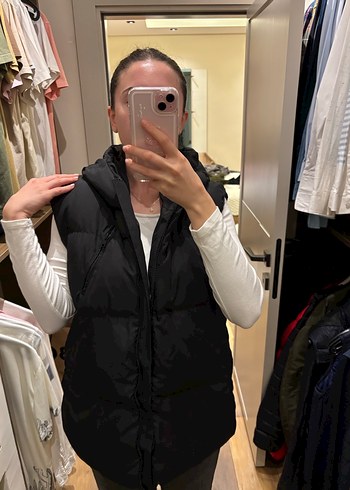 Siyah Kapüşonlu Yumuşak Kumaşlı Kadın Yelek - Görsel 4