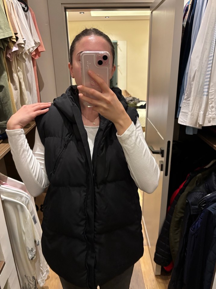 Siyah Kapüşonlu Yumuşak Kumaşlı Kadın Yelek - Görsel 4