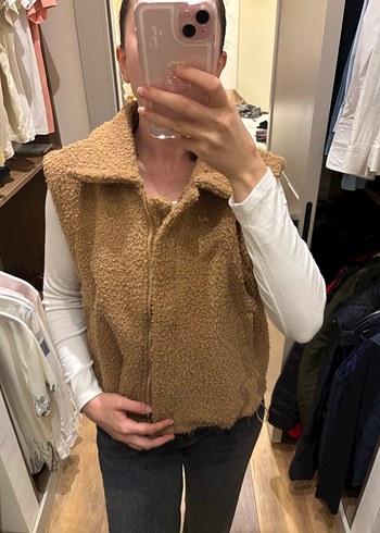 Bej Yüksek Yakalı Kürklü Kadın Yelek - Görsel 4