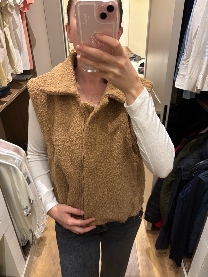 Bej Yüksek Yakalı Kürklü Kadın Yelek - Görsel 4