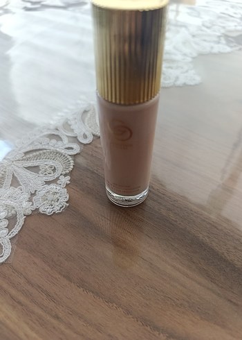 Oriflame Parlak Bej Fondöten