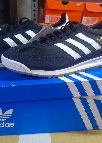 Adidas Siyah Beyaz Spor tüm numaraları mevcuttur stoklarımızda