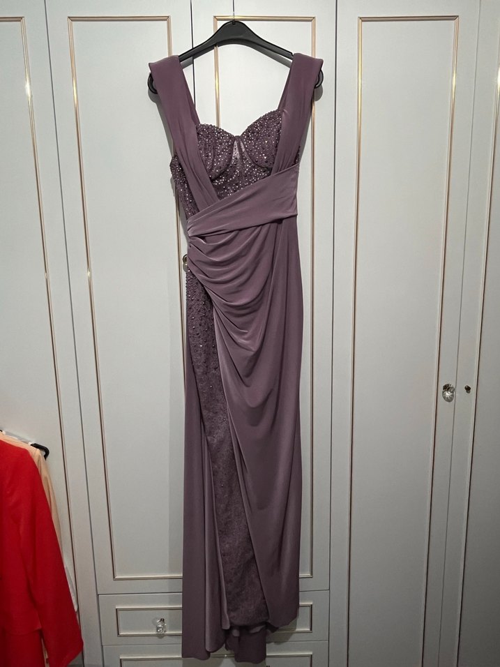 Lila İşlemeli Uzun Abiye Elbise - Görsel 3