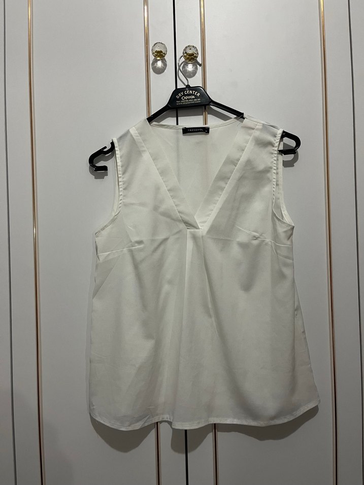 V Yaka Kolsuz Beyaz Bluz - Görsel 2