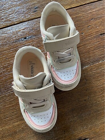 24 Beden Işıklı Sneaker