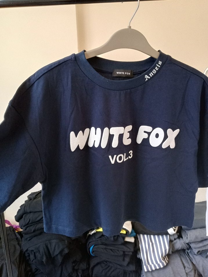 Beyaz Fox Baskılı Siyah Crop Tişört - Görsel 3