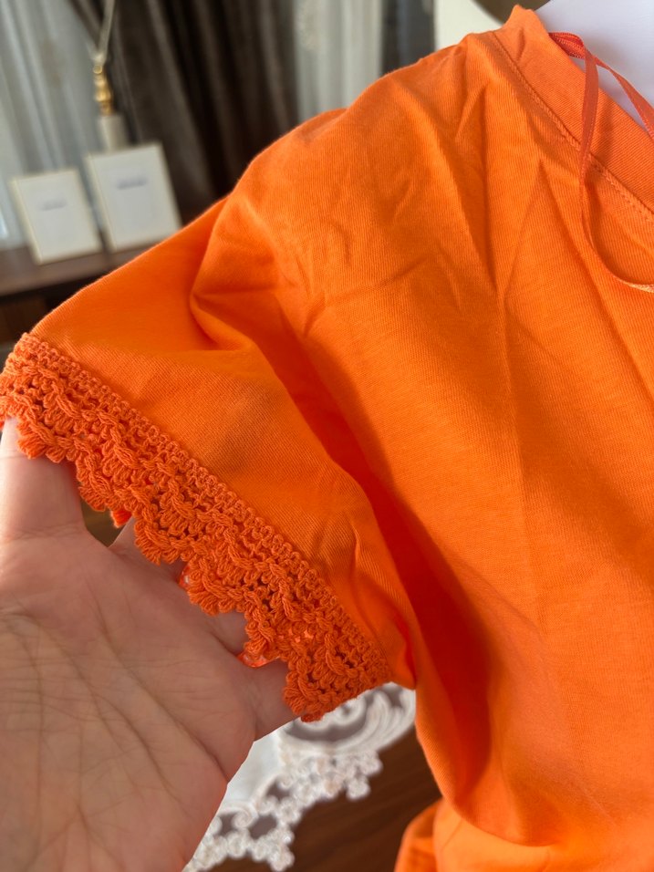 Turuncu V Yaka Kadın Tişört - Görsel 3