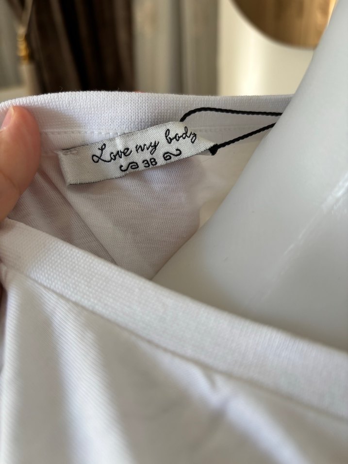 Dantel Detaylı Beyaz Baskılı Kadın Tişört - Görsel 2