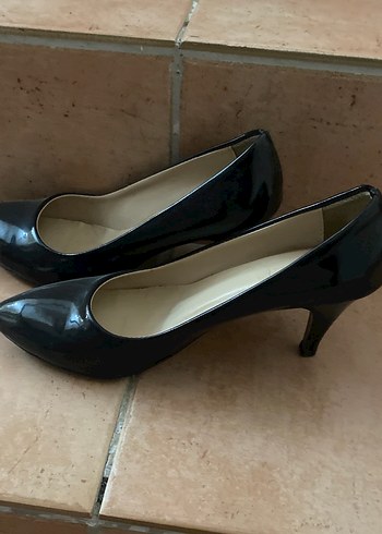 Diğer Siyah Parlak Rugan Stiletto Topuklu Kadın Ayakkabı