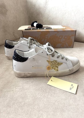 Golden Goose Deluxe Sneaker