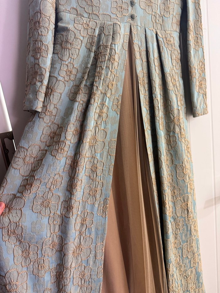 Düğmeli Nakışlı Uzun Vintage Nişan Elbisesi - Görsel 4