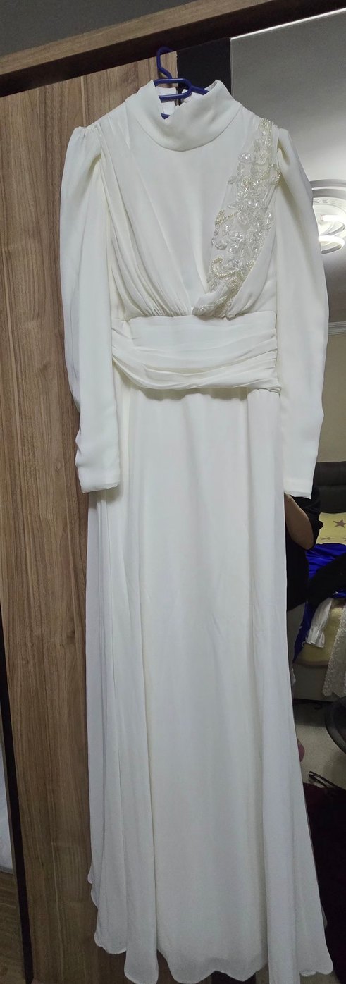 Uzun Kollu Beyaz İşlemeli Nikah Elbisesi - Görsel 2