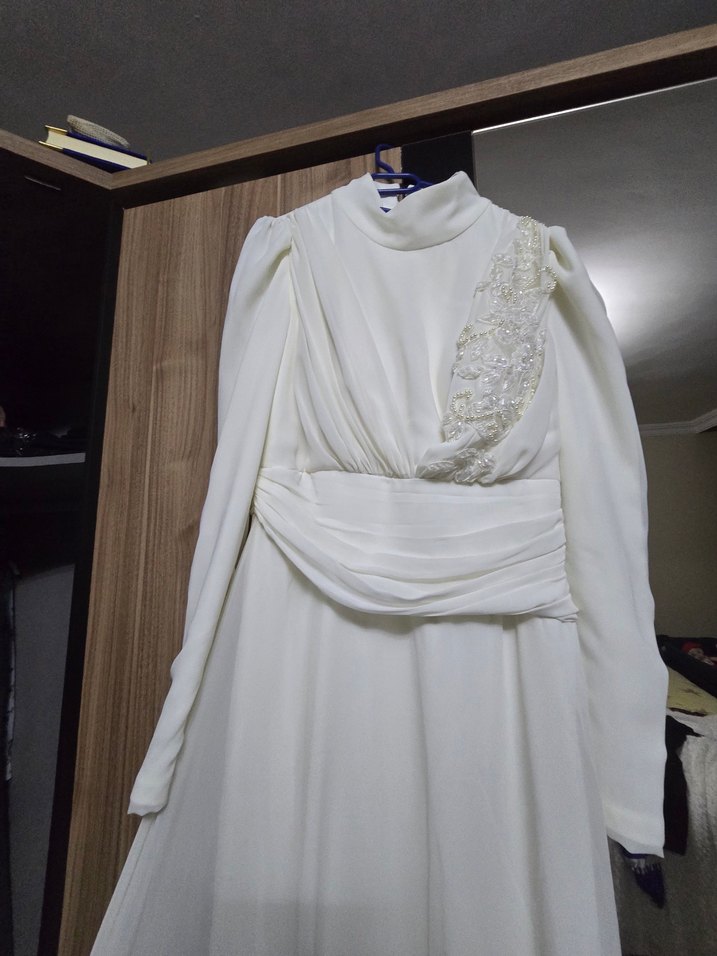 Uzun Kollu Beyaz İşlemeli Nikah Elbisesi - Görsel 4