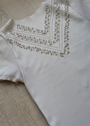Nakışlı Beyaz Bluz - Görsel 2