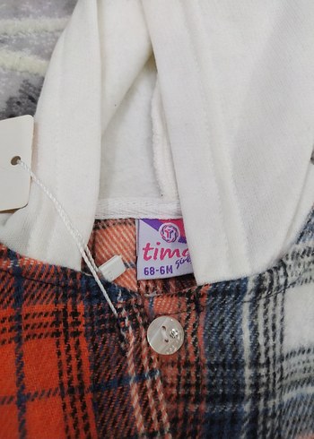 Kapüşonlu, düğmeli, uzun kollu kız çocuk gömleği - Görsel 2