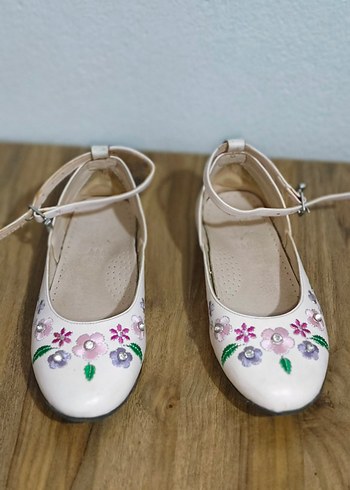 Çiçek Desenli Beyaz Kız Çocuk Babet - Görsel 2