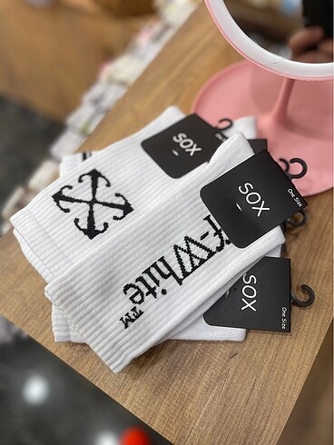 Off White logolu ve yazılı çorap