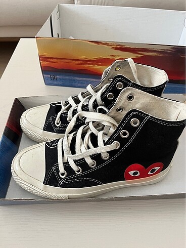 37 Beden siyah kirmizi baskili converse ayakkabi