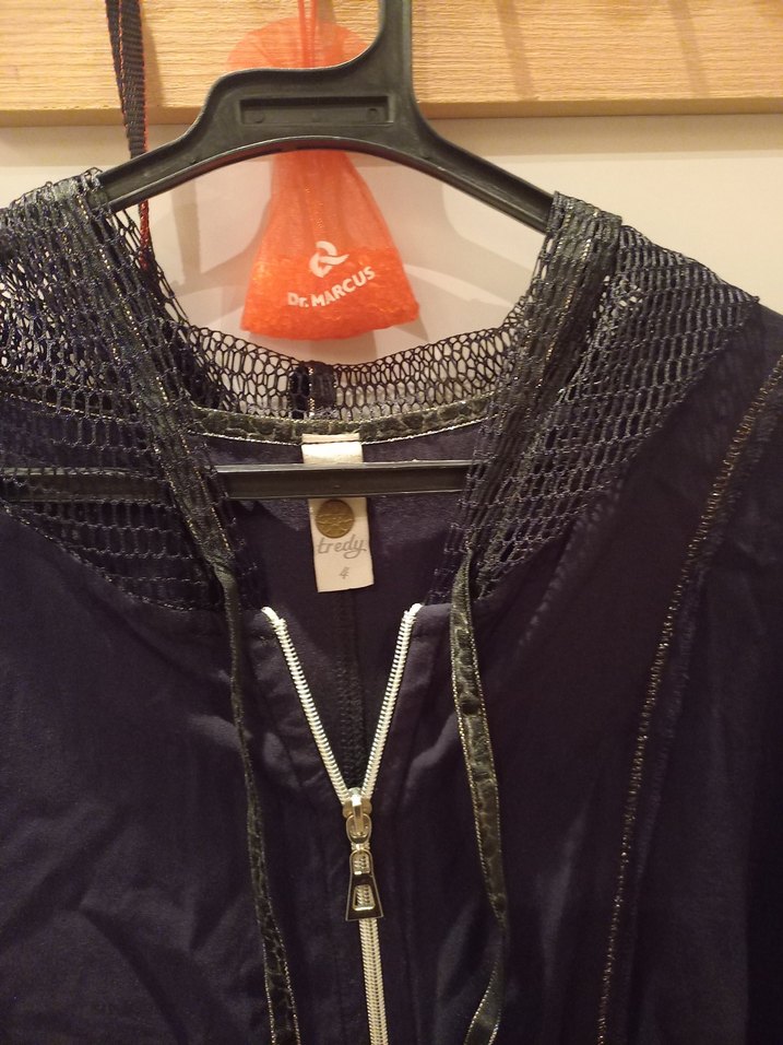 Siyah Uzun Kapüşonlu Kadın gömlek Tasarım bir ürün - Görsel 4