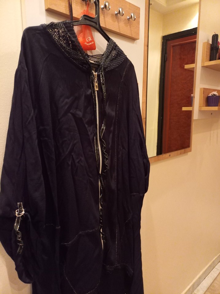 Siyah Uzun Kapüşonlu Kadın gömlek Tasarım bir ürün - Görsel 3