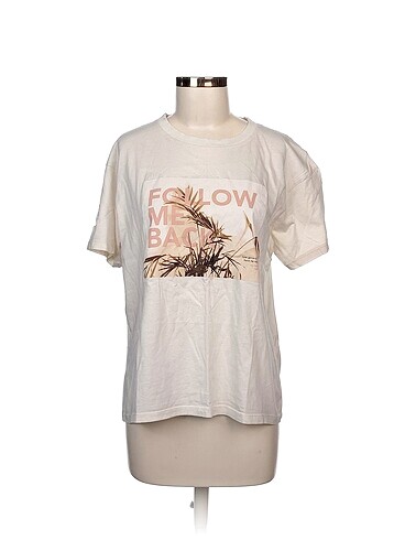 Pull and Bear T-shirt %70 İndirimli.