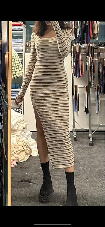 Bershka yırtmaçlı elbise