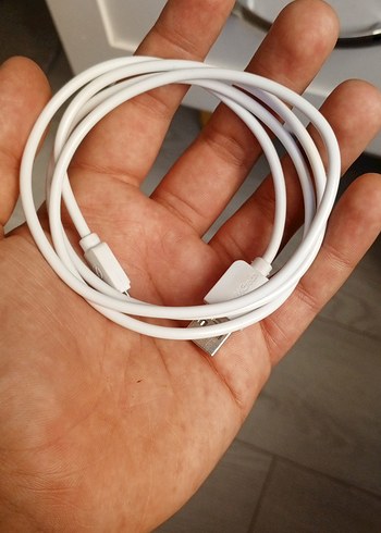 Beyaz Telefon Şarj Kablosu