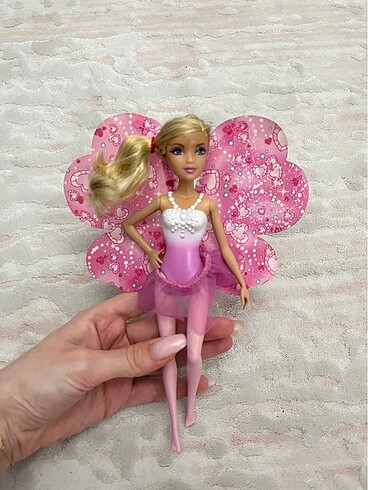 Diğer mini kanatlı barbie