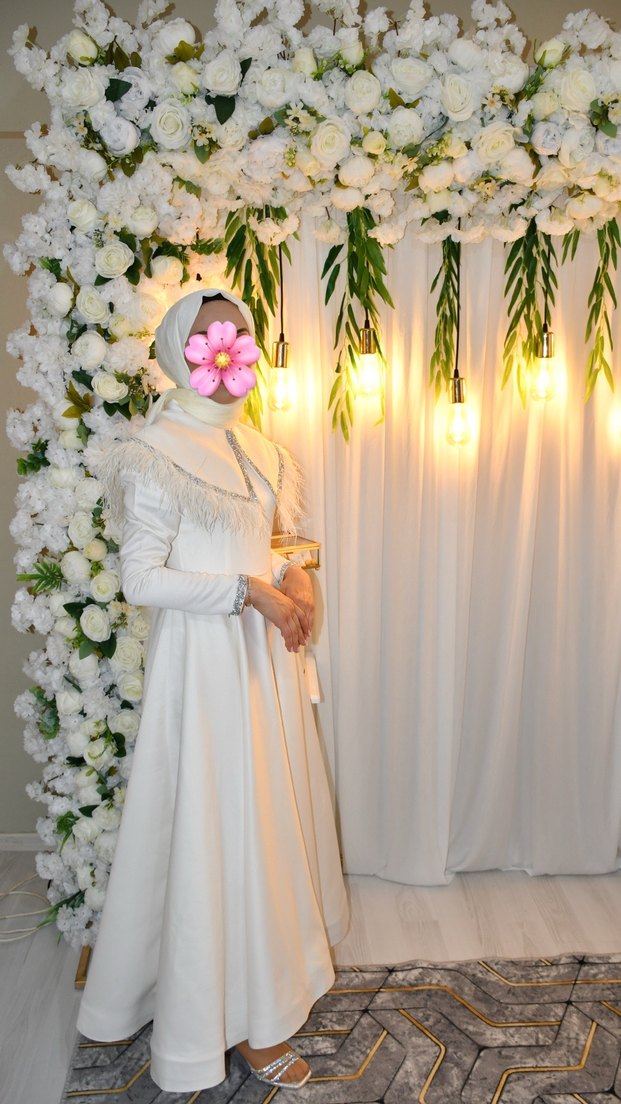 Uzun Beyaz Drape Detaylı Kadın Abiye Elbise - Görsel 3