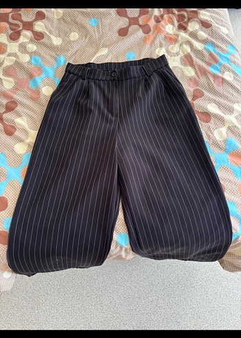 Kadın Siyah Çizgili Pilili Kumaş Pantolon - Görsel 4