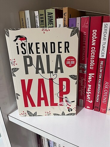 Kitaplığımda yer açıyorum