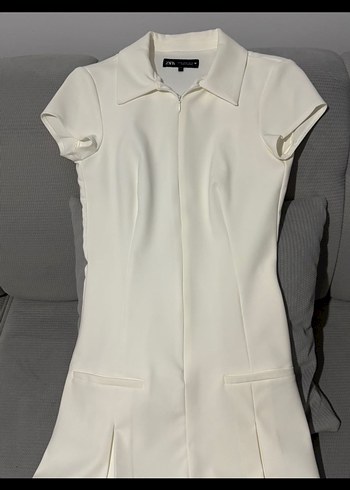 Zara Beyaz Siklik Minimalist Kisa Kollu Elbise