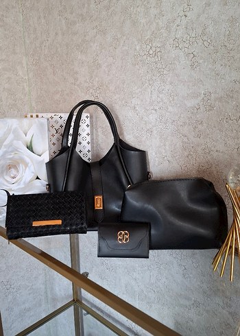 siyah çanta set (yavrulu çanta ,cüzdan,kartlık ,makyaj çantası )