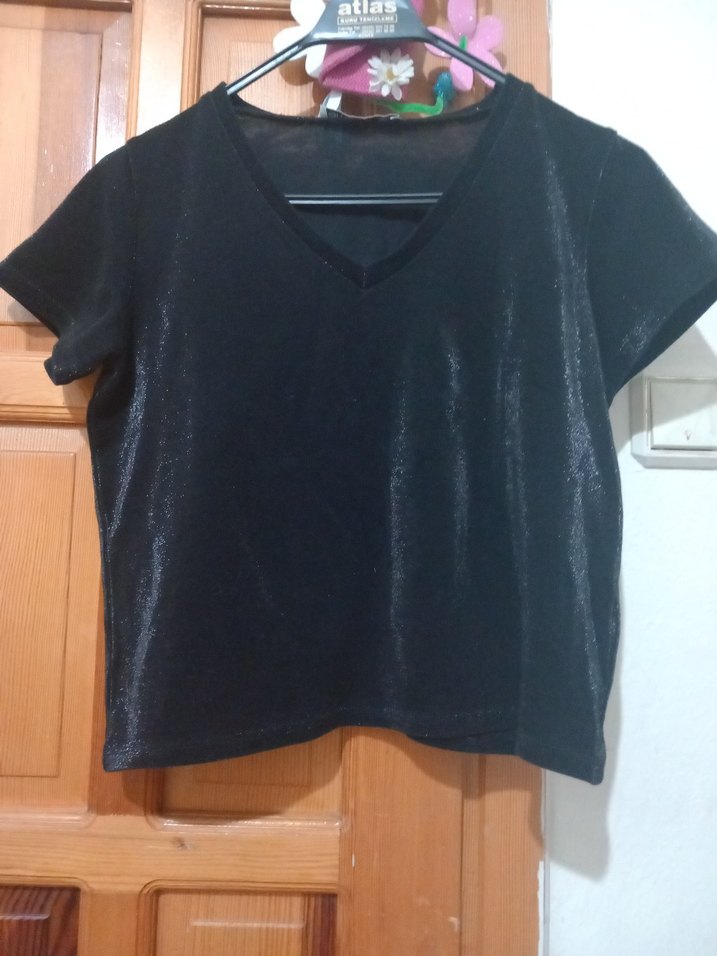 Siyah V Yaka tişört - Görsel 3