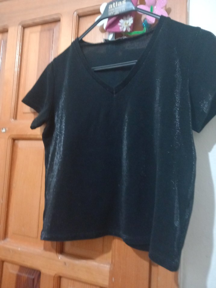 Siyah V Yaka tişört - Görsel 4