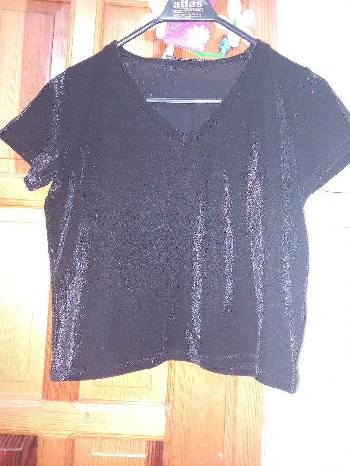 Siyah V Yaka tişört - Görsel 2