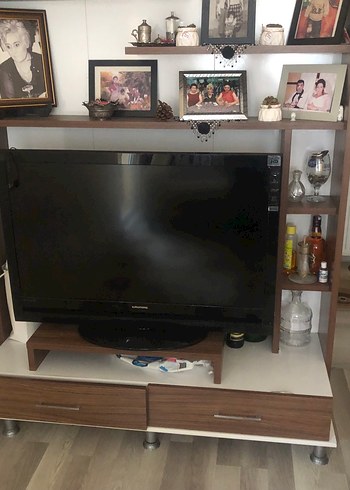 Kahverengi Ahşap Raflı tv ünütesi