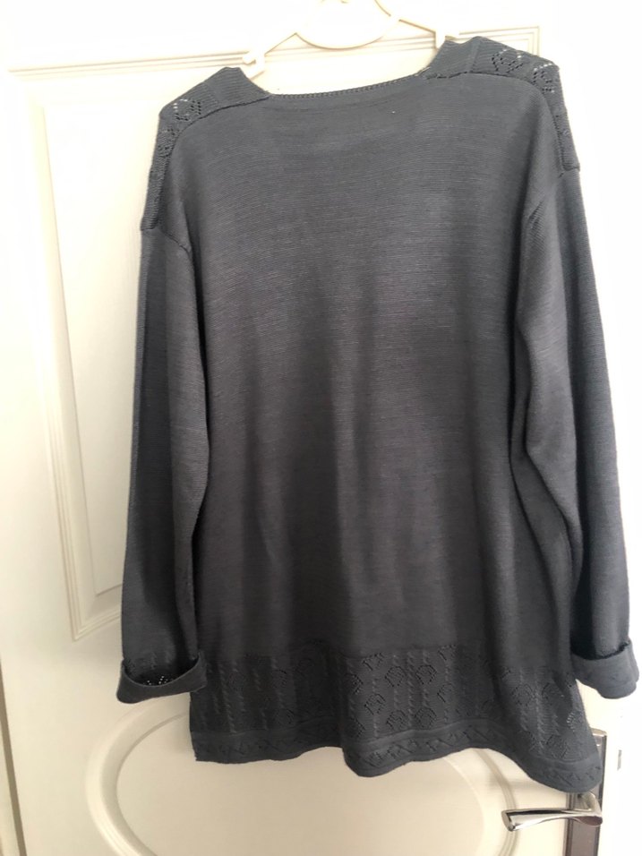 Gri Düğmeli V Yaka Kadın Hırka - Görsel 2