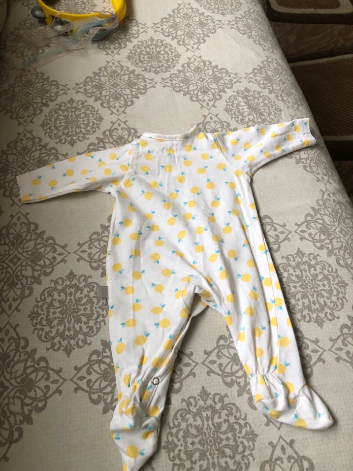 Sarı Düğmeli Pirametüre Bebek Tulum - Görsel 2