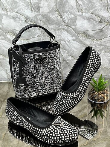 Prada taşlı el çantası