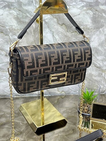  Beden Fendi kapaklı büyük boy çanta