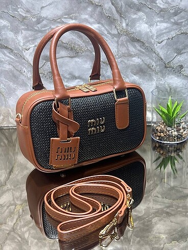 Miu Miu kol çantası