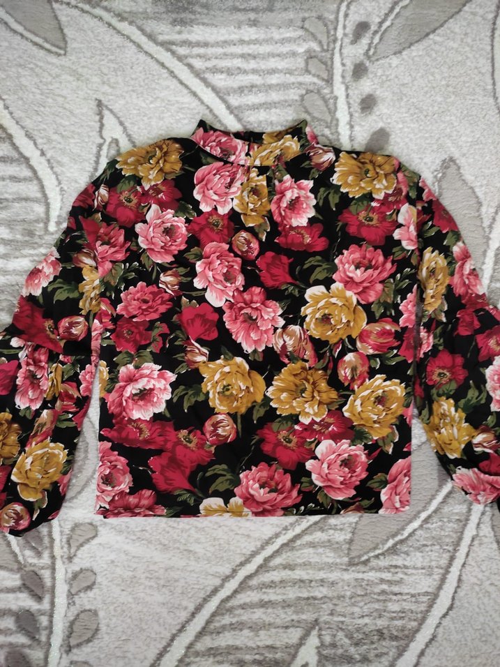 Çiçek Desenli Uzun Kollu Volanlı Bluz - Görsel 2