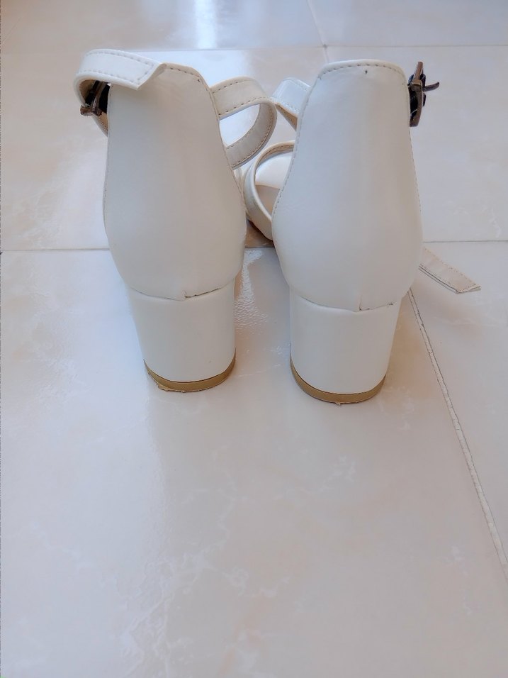 Beyaz Tokalı Kadın Topuklu Sandalet - Görsel 2