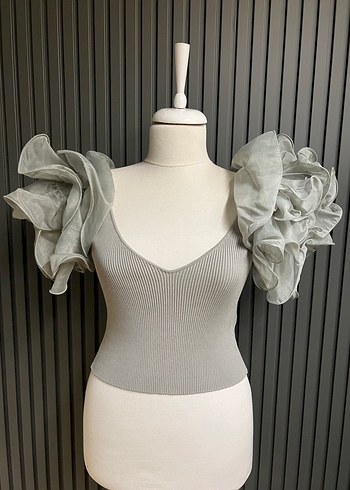 Zara Zara ikonik kolları fırfırlı üst bluz triko