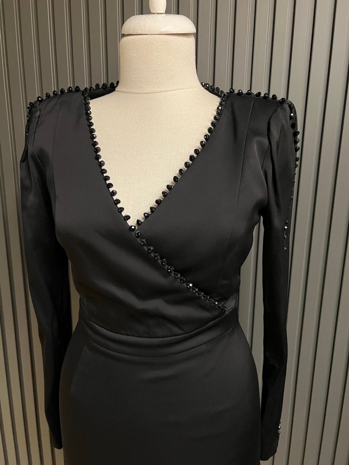 İpekyol v yaka siyah saten abiye elbise kısa - Görsel 2