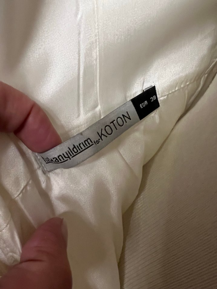 Koton Hakan yıldırım beyaz ekru abiye elbise kısa - Görsel 5