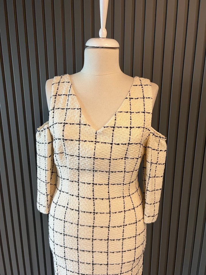 V yaka fabrika midi kalem elbise - Görsel 2