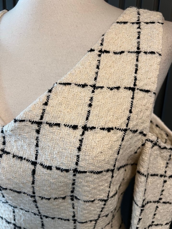 V yaka fabrika midi kalem elbise - Görsel 3