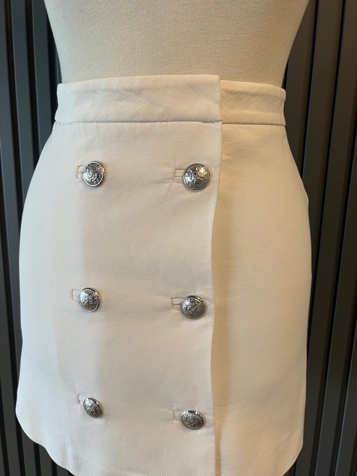 Massimo Dutti krem düğmeli mini etek - Görsel 2